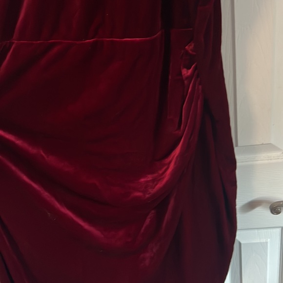 A Truly Stunning Dress - Picture 6 of 7